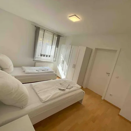 Sad241 Grosse Monteurwohnung Uebergangswohnung Apartman