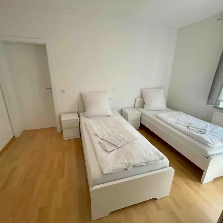 Sad241 Grosse Monteurwohnung Uebergangswohnung Apartman